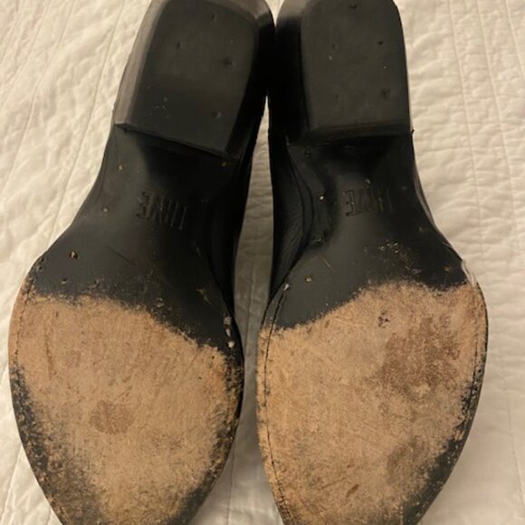 Frye Sacha Chelsea Boot - Picture 4 of 4